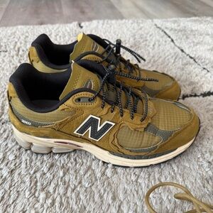 New Balance Khaki 2002R Sneakers